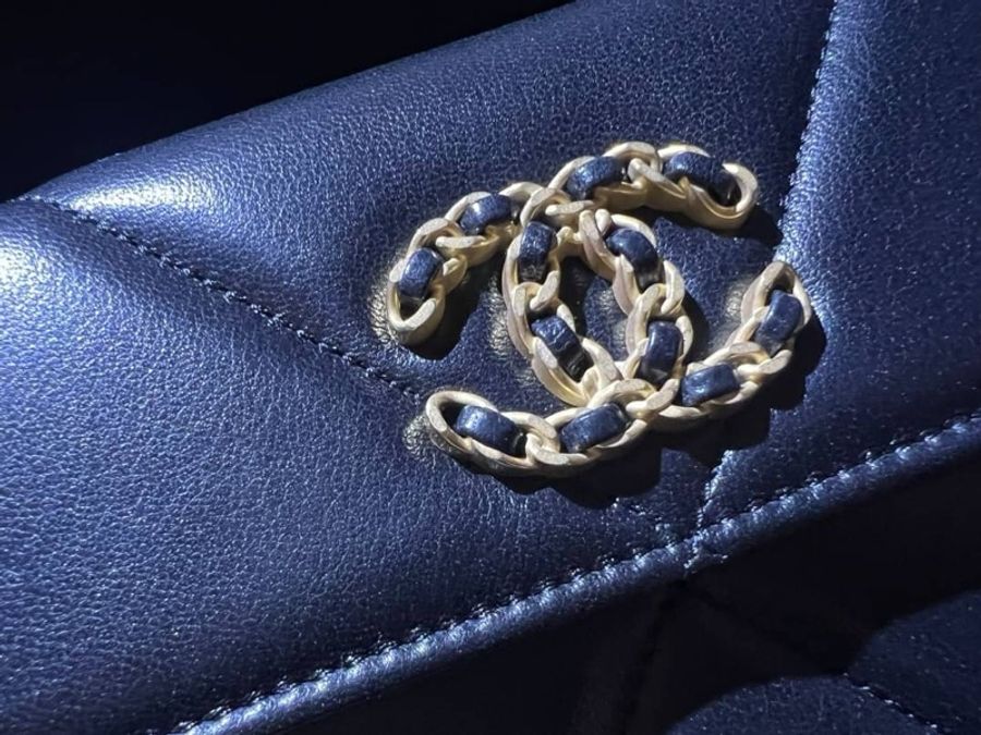 CHANEL 小羊皮❤️經典全新晶片款黑色長昂19羊皮夾-14