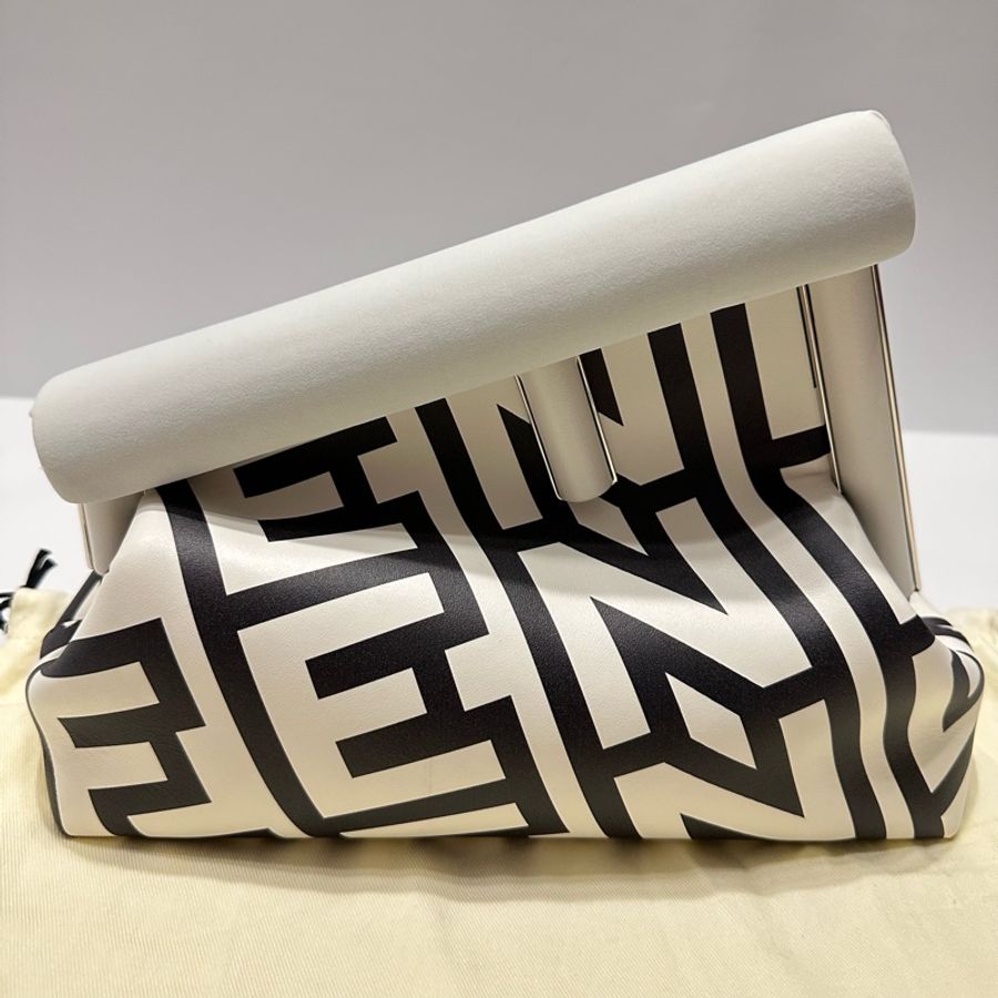 Fendi by Marc Jacobs 限量款黑白雙色First 中號-26