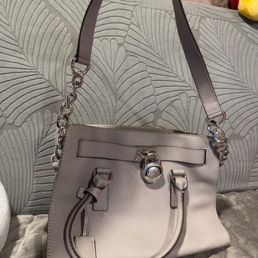 限時優惠活動MICHAEL KORS 鎖頭防刮皮革兩用包-灰藍Michael Kors 鎖頭 灰藍色短肩揹包 手提包 兩用包 絕版-2