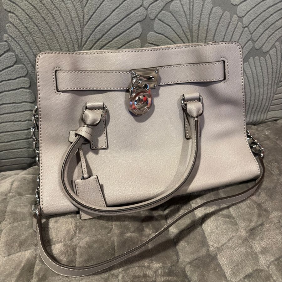 限時優惠活動MICHAEL KORS 鎖頭防刮皮革兩用包-灰藍Michael Kors 鎖頭 灰藍色短肩揹包 手提包 兩用包 絕版-7