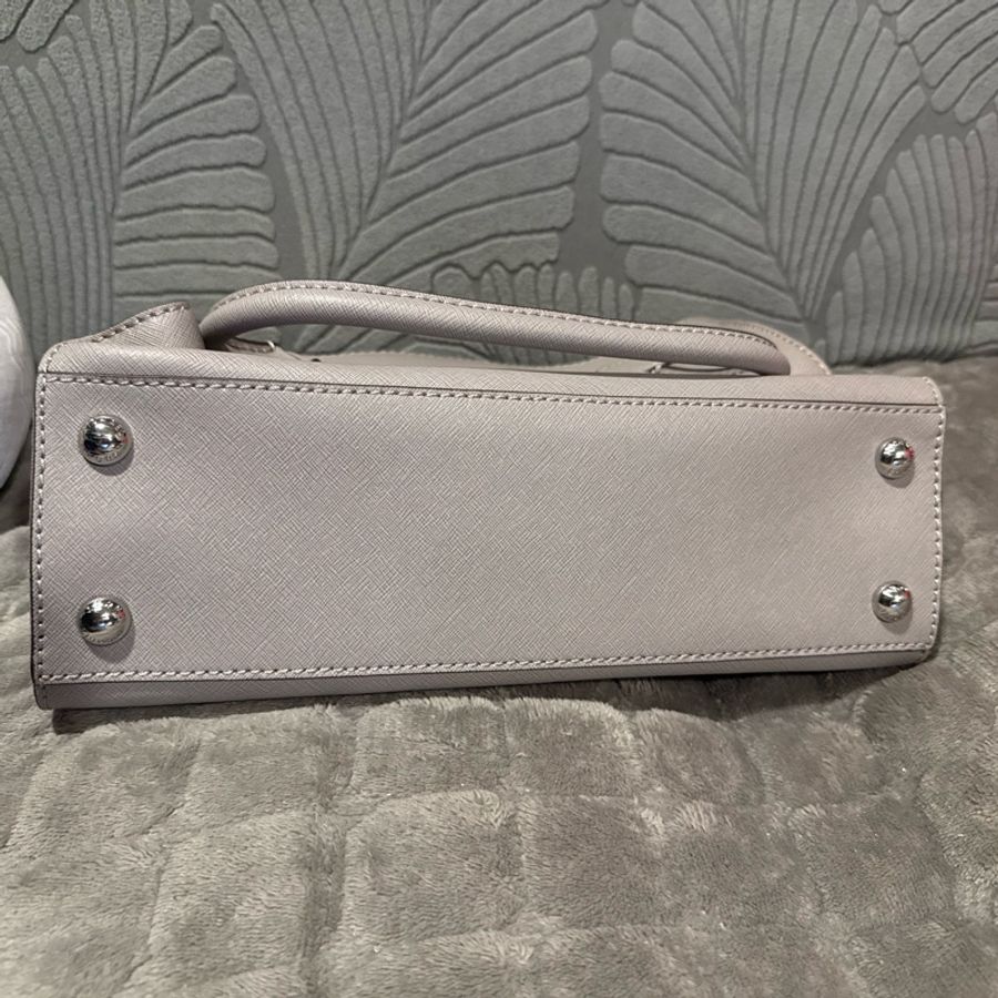 限時優惠活動MICHAEL KORS 鎖頭防刮皮革兩用包-灰藍Michael Kors 鎖頭 灰藍色短肩揹包 手提包 兩用包 絕版-9