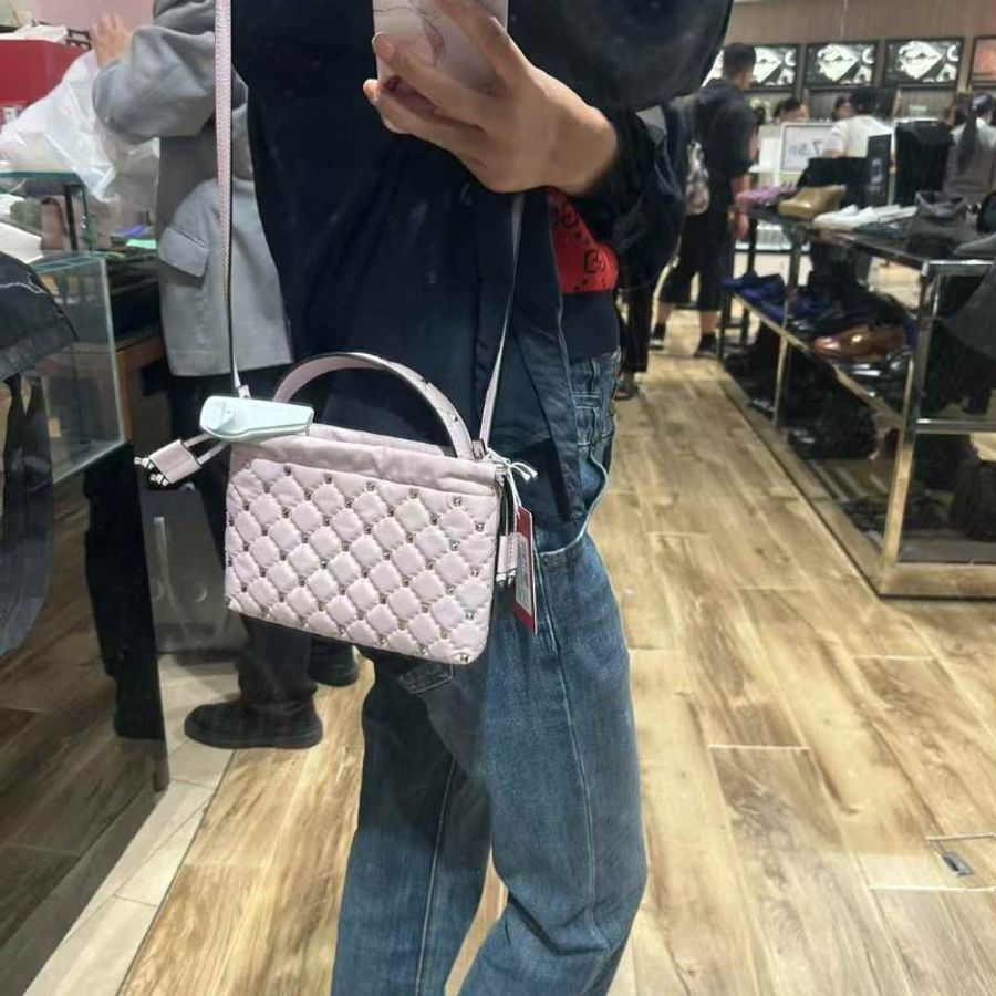 Valentino 手提包 全新有吊牌 很溫柔的顏色 原價5萬多-0