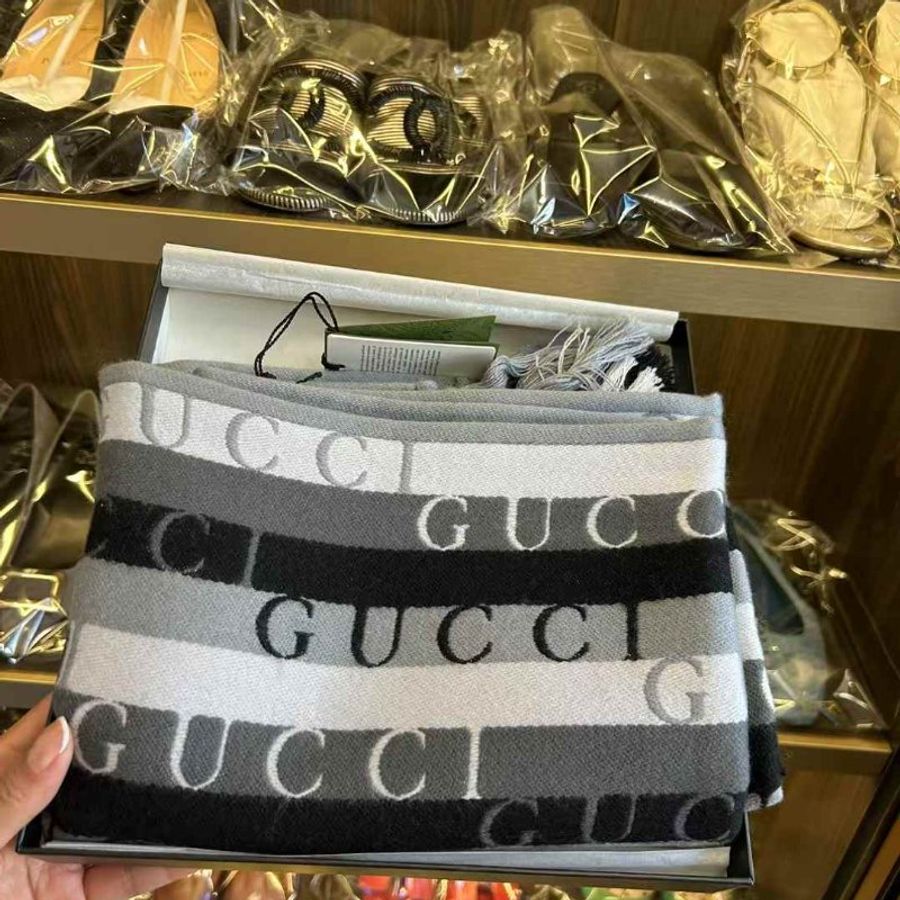 Gucci 黑灰白條紋厚質羊毛圍巾 全新閒置-4