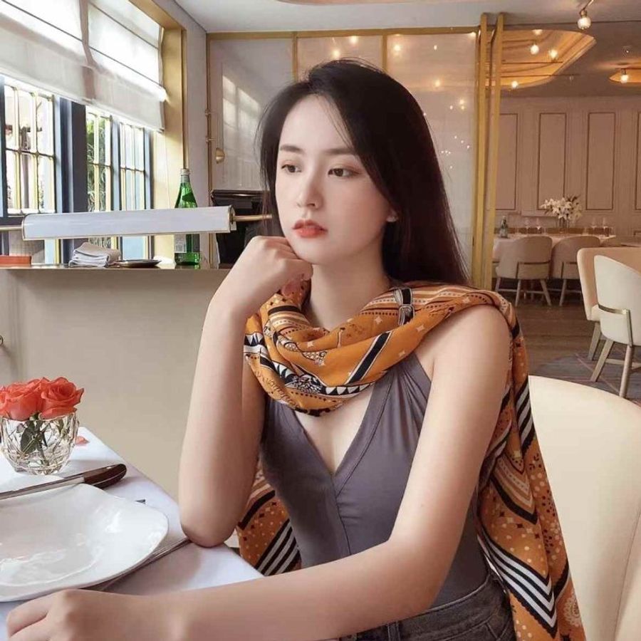 Hermès 羊絨真絲大披肩全新 尺寸140x140 配戴或裱框都好看-2