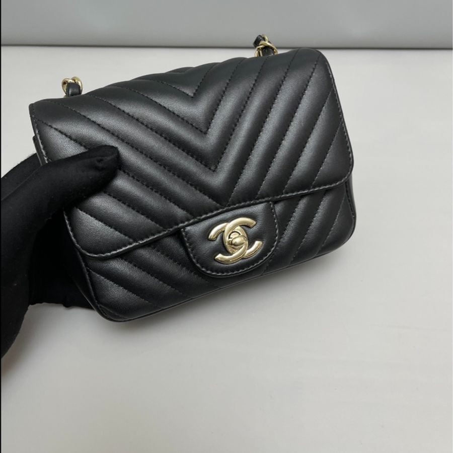 Chanel香奈兒 黑金全皮v紋方胖子-5