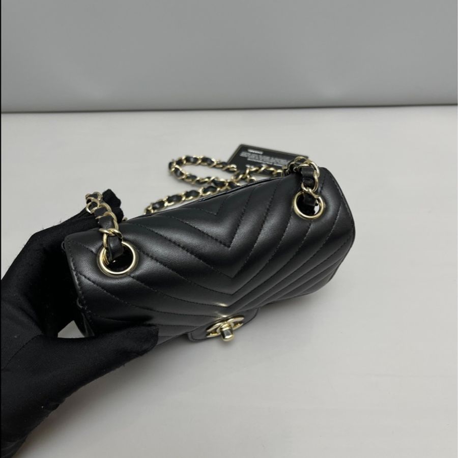 Chanel香奈兒 黑金全皮v紋方胖子-6