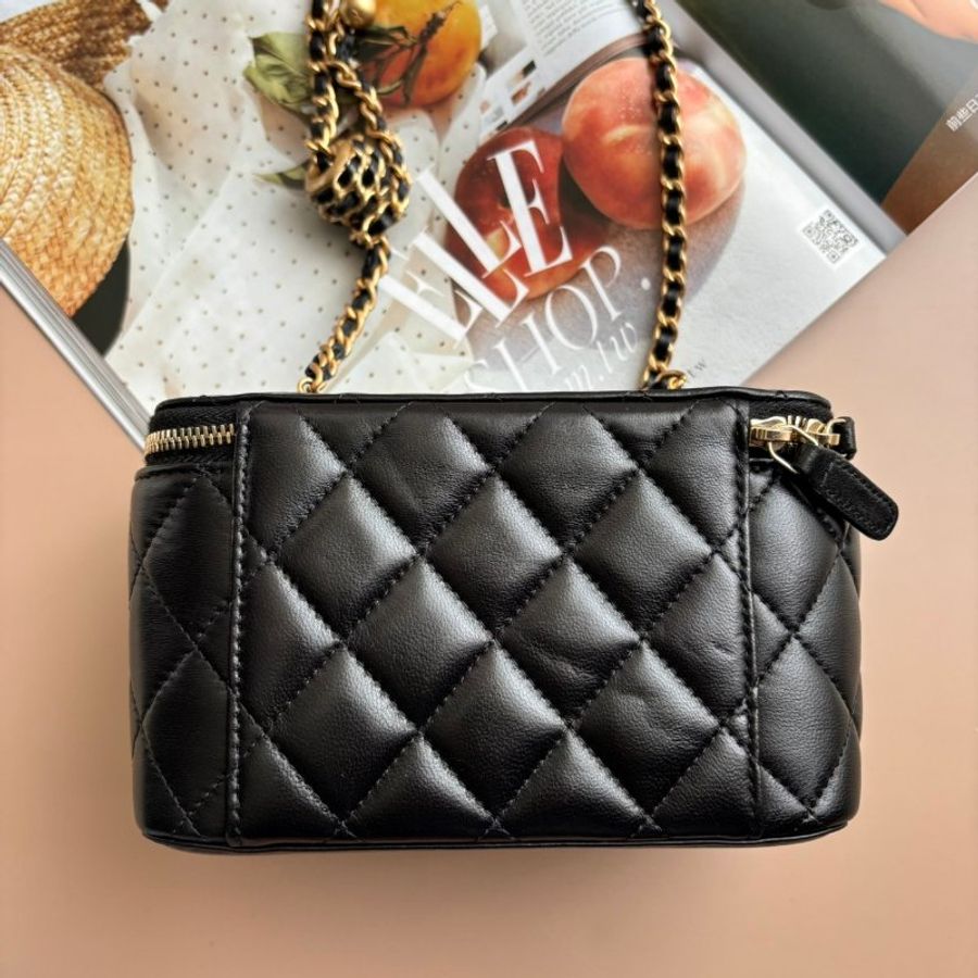 ::CHANEL:: 黑色羊皮金雙C核桃金球 化妝鍊包 斜背肩背包-1