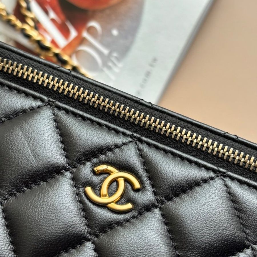 ::CHANEL:: 黑色羊皮金雙C核桃金球 化妝鍊包 斜背肩背包-7