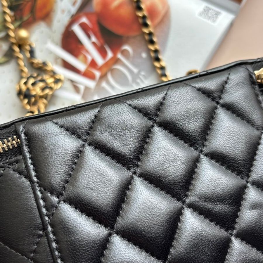 ::CHANEL:: 黑色羊皮金雙C核桃金球 化妝鍊包 斜背肩背包-18