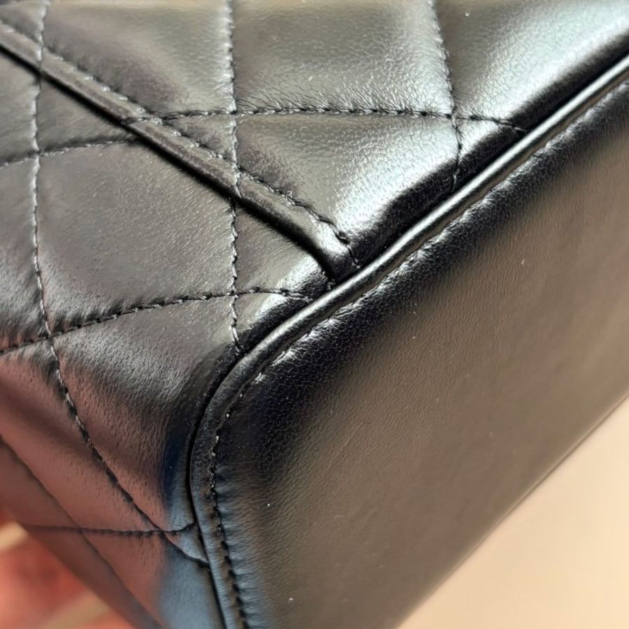 ::CHANEL:: 黑色羊皮金雙C核桃金球 化妝鍊包 斜背肩背包-21