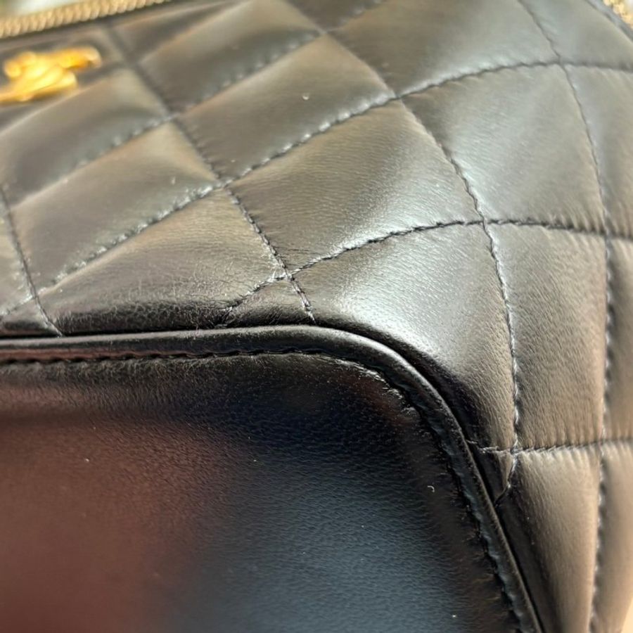 ::CHANEL:: 黑色羊皮金雙C核桃金球 化妝鍊包 斜背肩背包-22