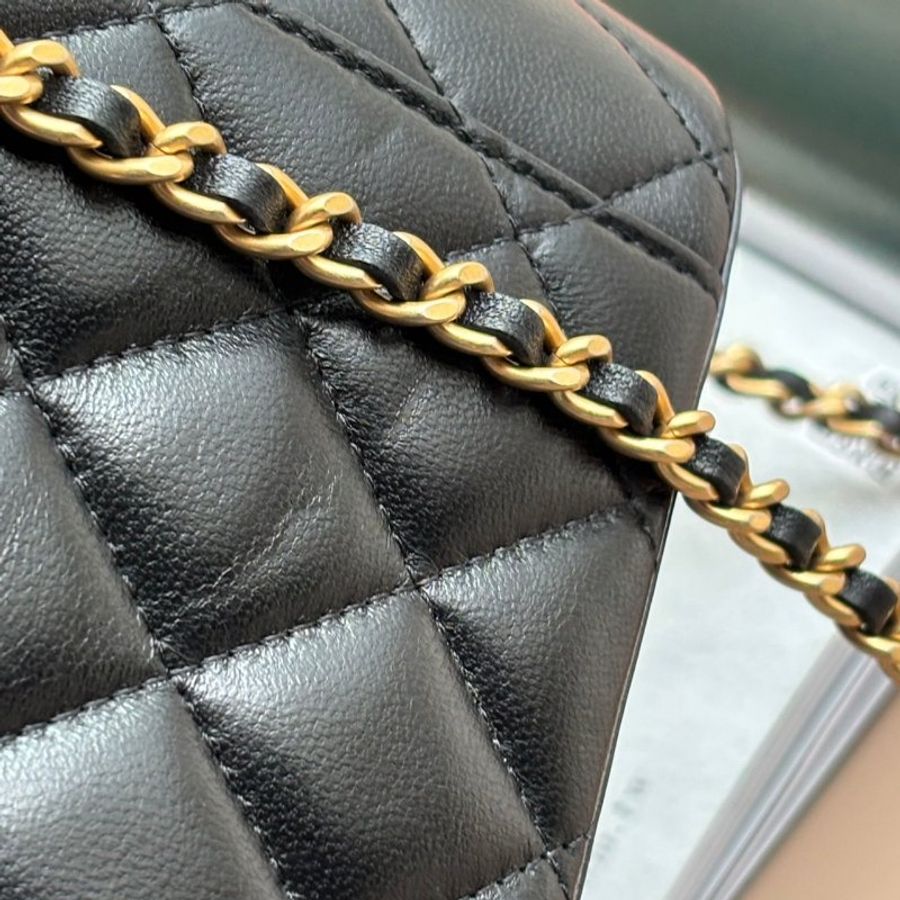 ::CHANEL:: 黑色羊皮金雙C核桃金球 化妝鍊包 斜背肩背包-35