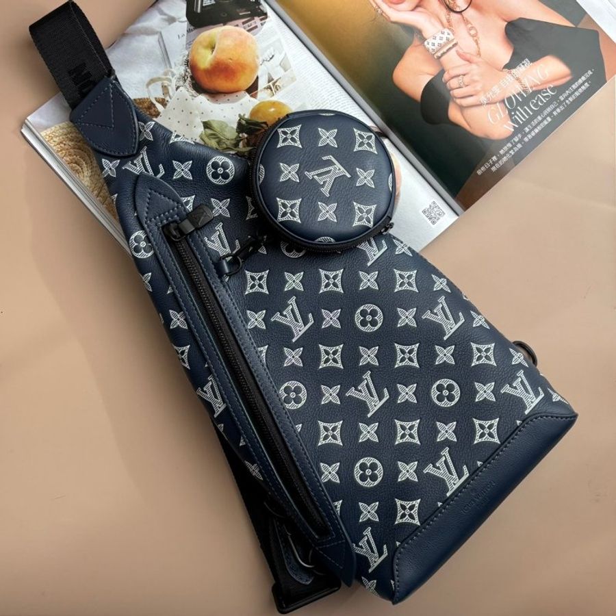 ::LOUIS VUITTON:: LV M24751 Duo Slingbag 藍色牛皮白壓紋胸口包-0