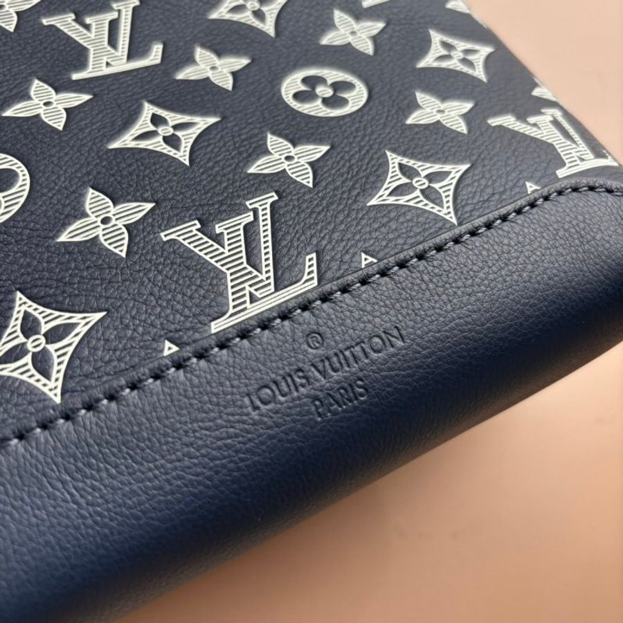 ::LOUIS VUITTON:: LV M24751 Duo Slingbag 藍色牛皮白壓紋胸口包-9