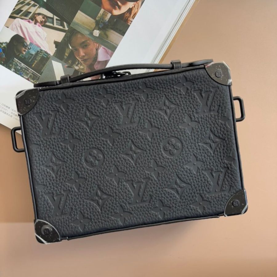::LOUIS VUITTON:: LV M59163 HandleSoftTrunk黑壓紋箱型手提斜背包-1