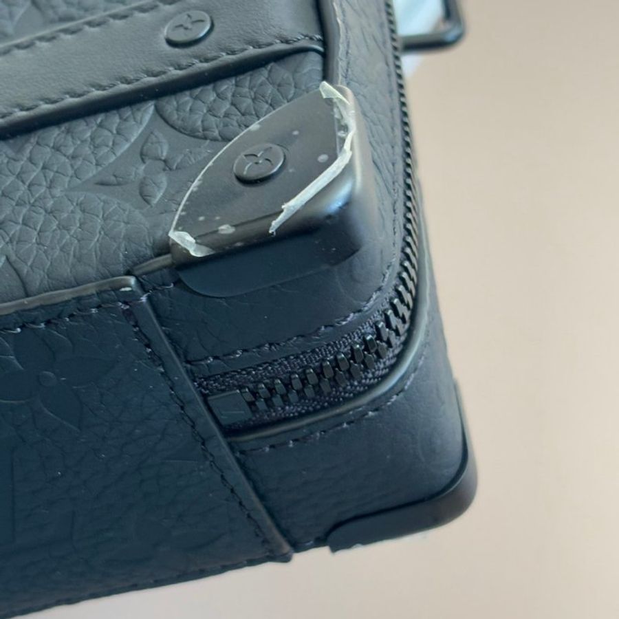::LOUIS VUITTON:: LV M59163 HandleSoftTrunk黑壓紋箱型手提斜背包-6