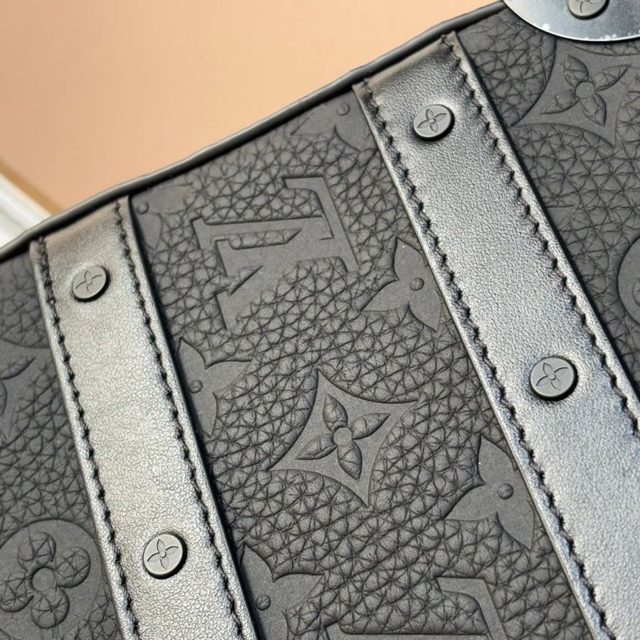 ::LOUIS VUITTON:: LV M59163 HandleSoftTrunk黑壓紋箱型手提斜背包-13
