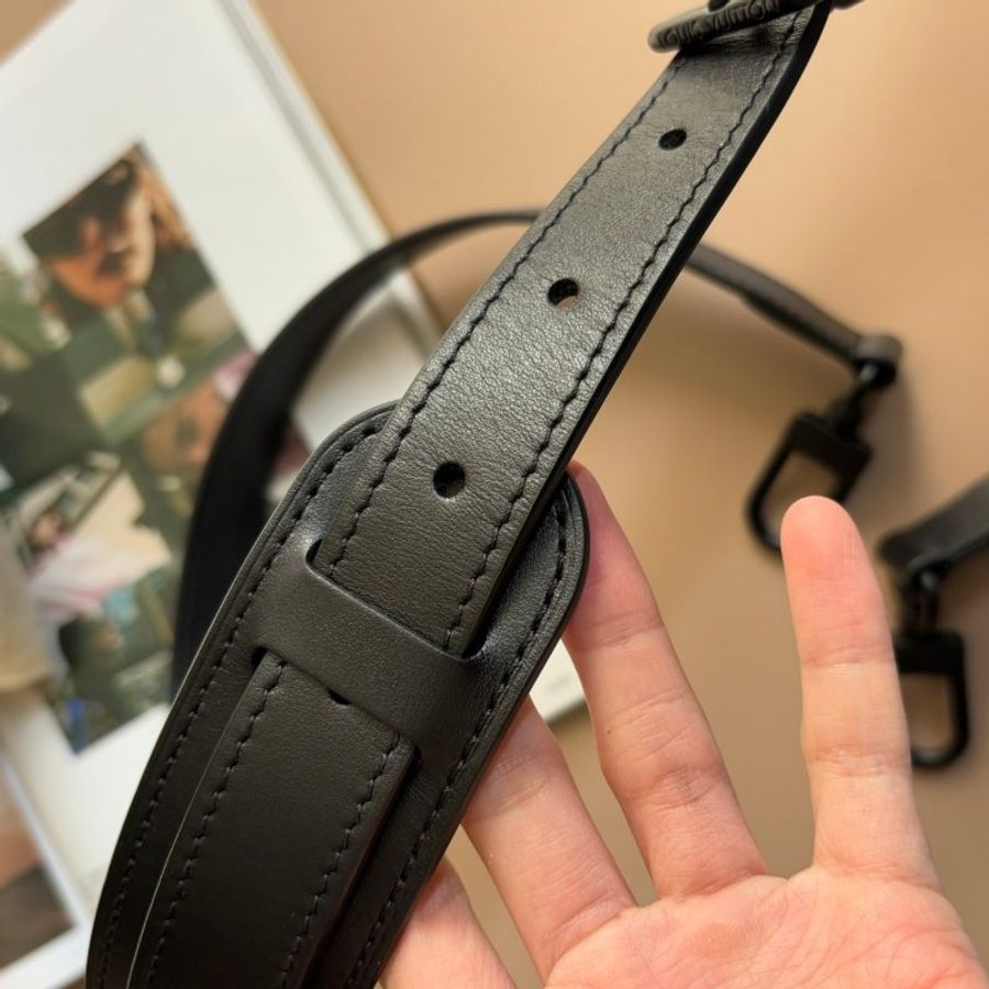 ::LOUIS VUITTON:: LV M59163 HandleSoftTrunk黑壓紋箱型手提斜背包-19