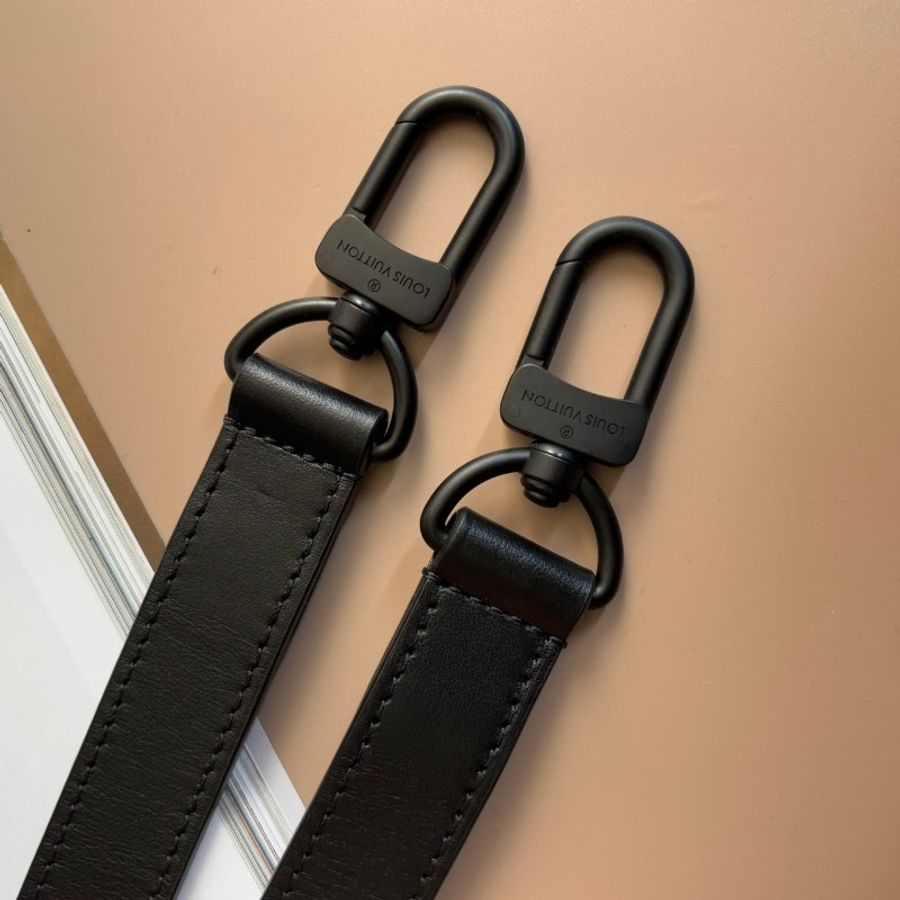 ::LOUIS VUITTON:: LV M59163 HandleSoftTrunk黑壓紋箱型手提斜背包-22