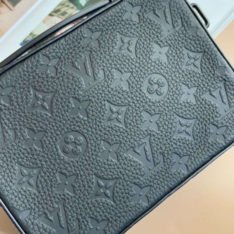 ::LOUIS VUITTON:: LV M59163 HandleSoftTrunk黑壓紋箱型手提斜背包-26