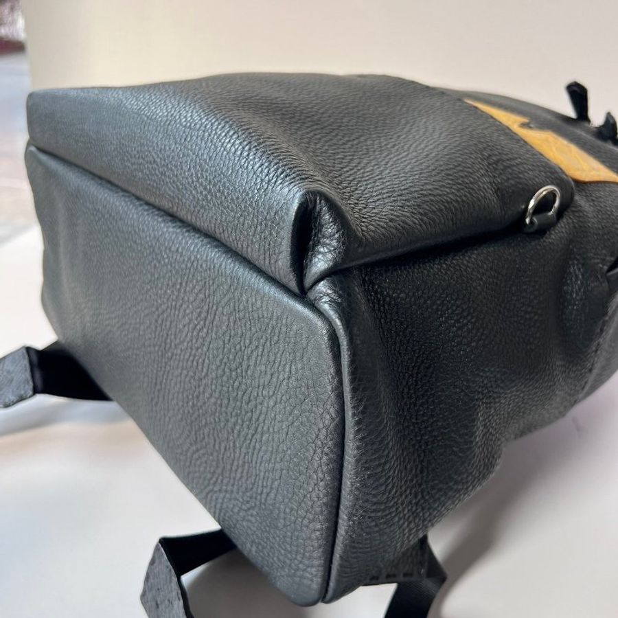 FENDI 黑色 小牛皮 鱷魚皮 黃 眼睛 怪獸 雙肩 後背包 7VZ012-4