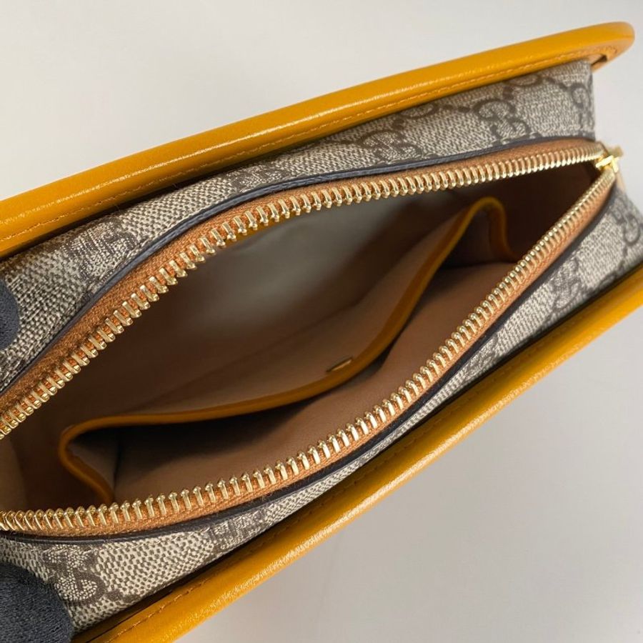 🔹全新品🔹 GUCCI GG Supreme PVC 塗層帆布 芥末黃 拉鍊 手提 手拿包-6