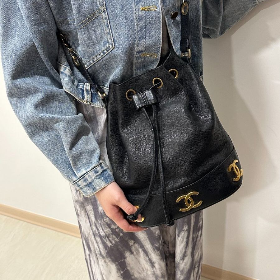 出清大優惠❤️CHANEL❤️牛皮大C水桶包🔥帥氣辣酷甜-1