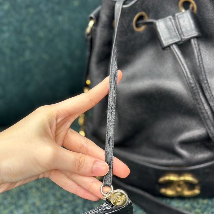 出清大優惠❤️CHANEL❤️牛皮大C水桶包🔥帥氣辣酷甜-12
