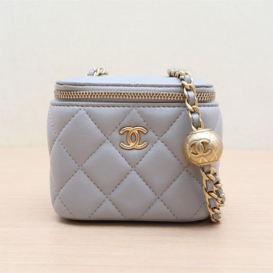 CHANEL(香奈兒) 21B 方盒子化妝包 無鏡子 10cm 灰色 31開 金扣 金球調節扣肩帶-0