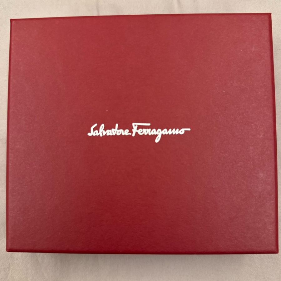 [9成新僅用過一次]Salvatore Ferragamo 經典logo黑色短夾-14