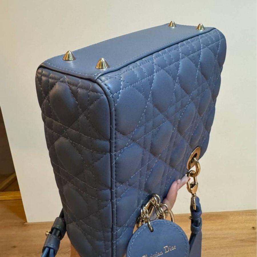 Lady Dior 霧狸藍 五格 愛心徽章 小號 戴妃包 黛妃包 手提包 肩背包 斜背包-17