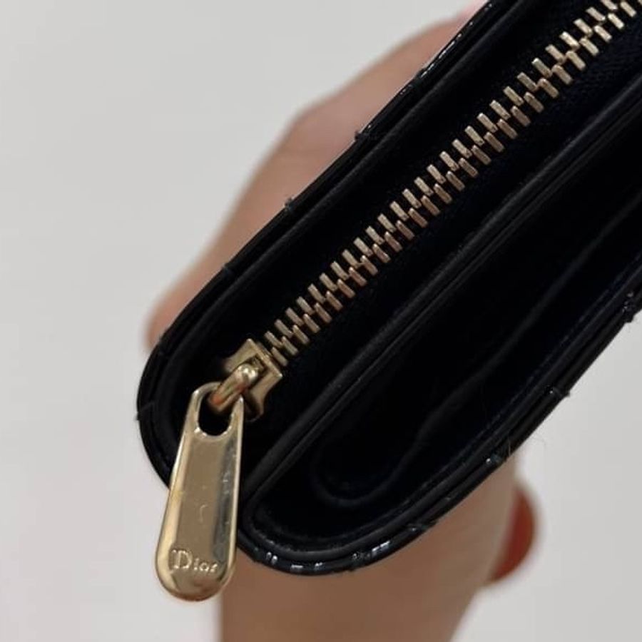 Dior 迪奧 Lady Dior藤格纹亮面 黑色經典金logo 皮夾 短夾 錢包-12