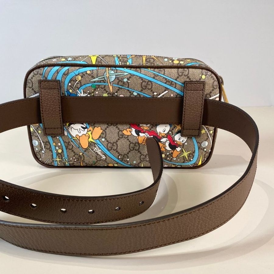 🔹全新品🔹 GUCCI x Disney 唐老鴨 限量 聯名款 拉鍊 皮帶 兩用 胸口包 腰包-5