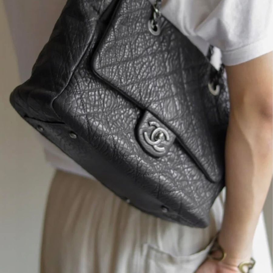 Chanel Mumbai 黑銀荔枝牛皮中性肩背包-3