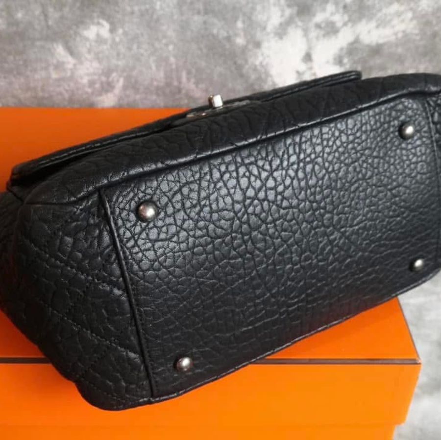 Chanel Mumbai 黑銀荔枝牛皮中性肩背包-8