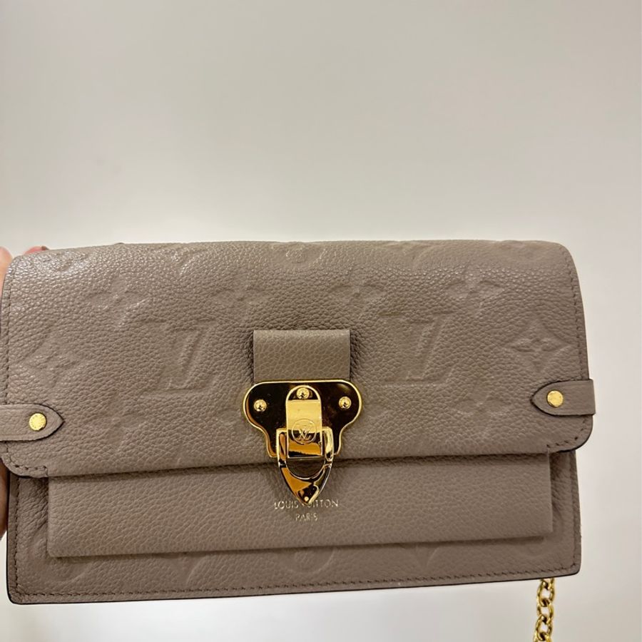 Louis Vuitton VAVIN WOC M69423壓紋牛皮鏈條包（大象灰）-0