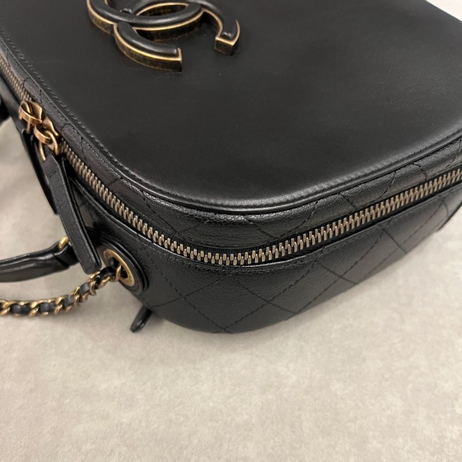 Chanel 黑色斜揹包-9