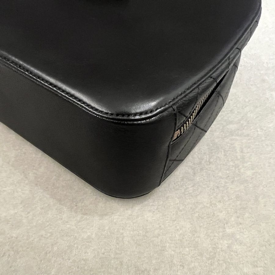 Chanel 黑色斜揹包-10