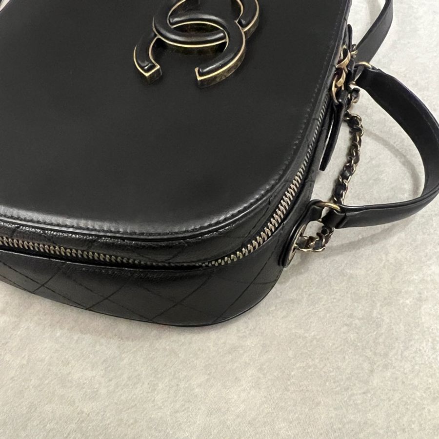 Chanel 黑色斜揹包-11