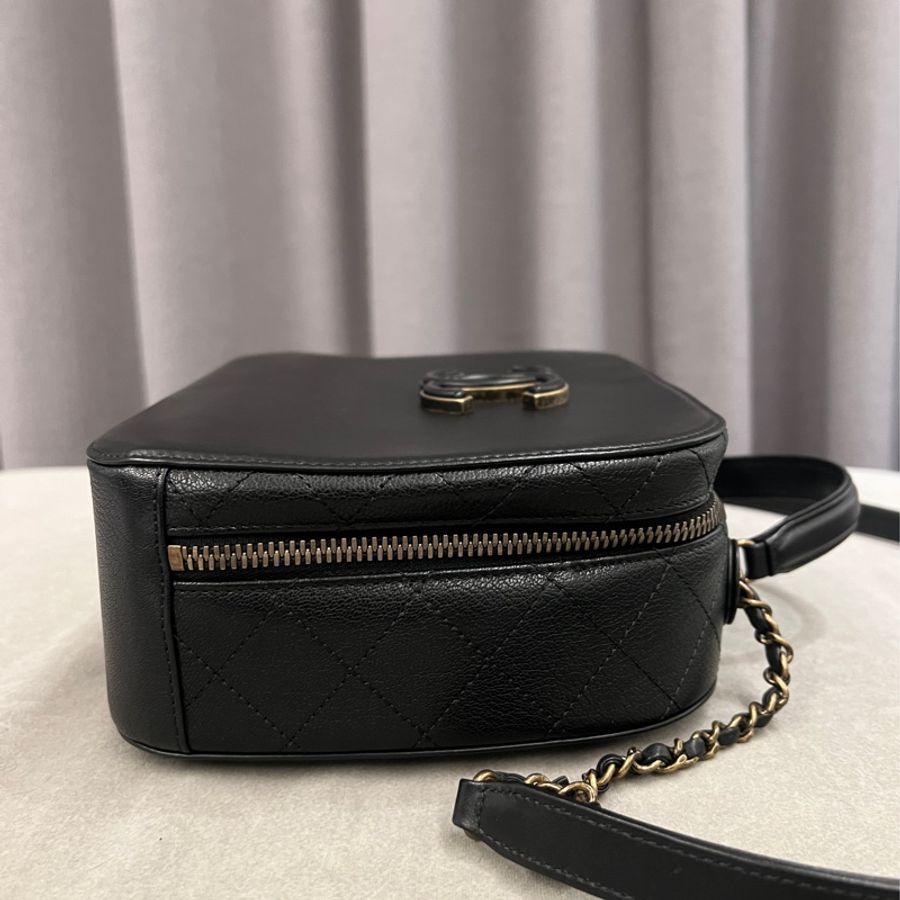 Chanel 黑色斜揹包-18