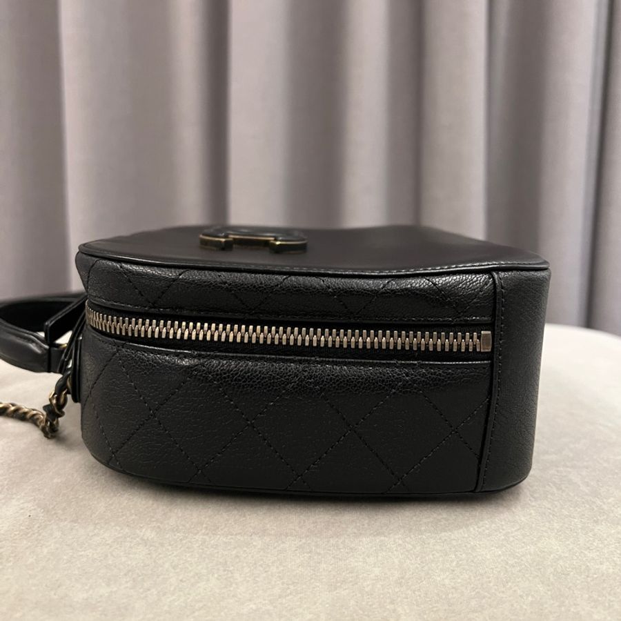Chanel 黑色斜揹包-19