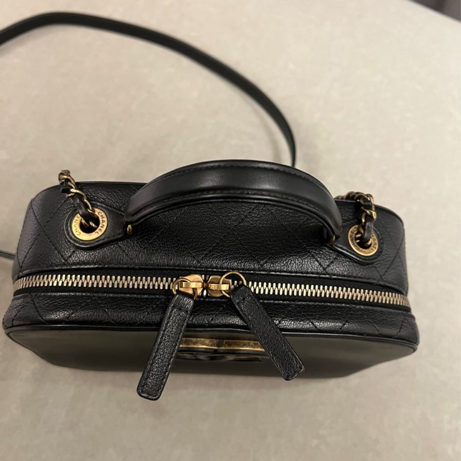 Chanel 黑色斜揹包-20