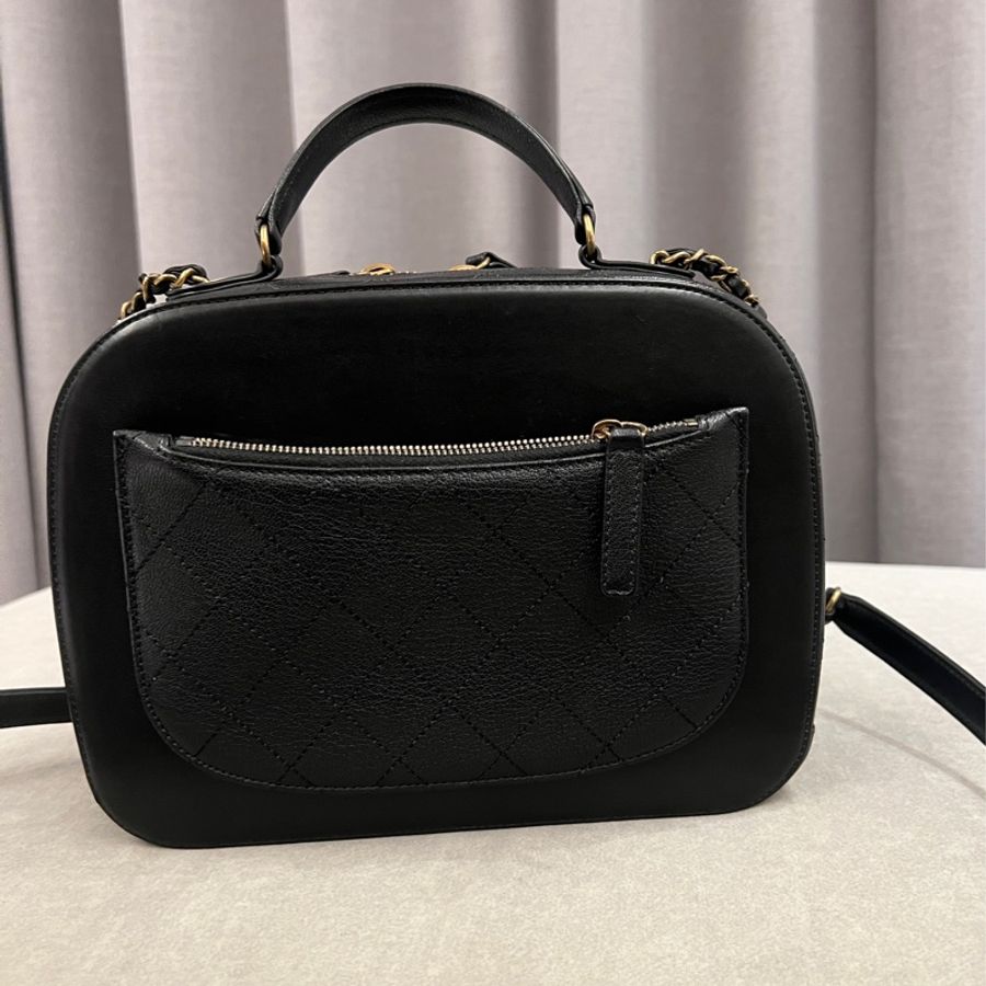Chanel 黑色斜揹包-23