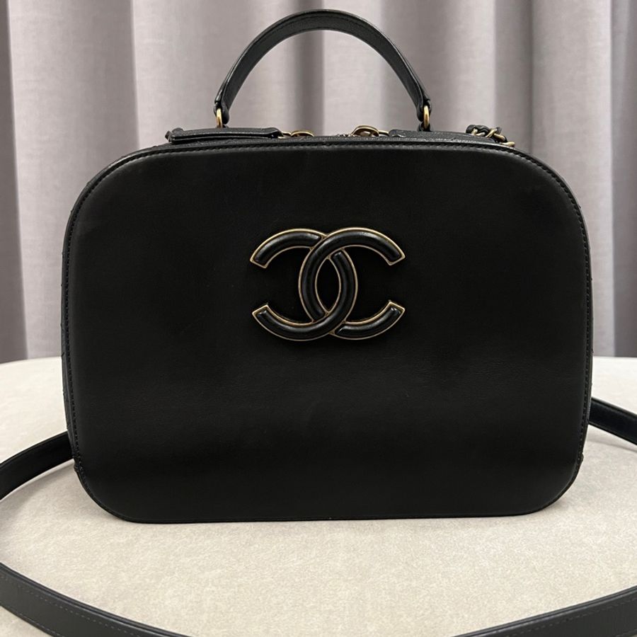 Chanel 黑色斜揹包-24