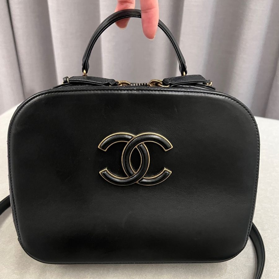 Chanel 黑色斜揹包-25