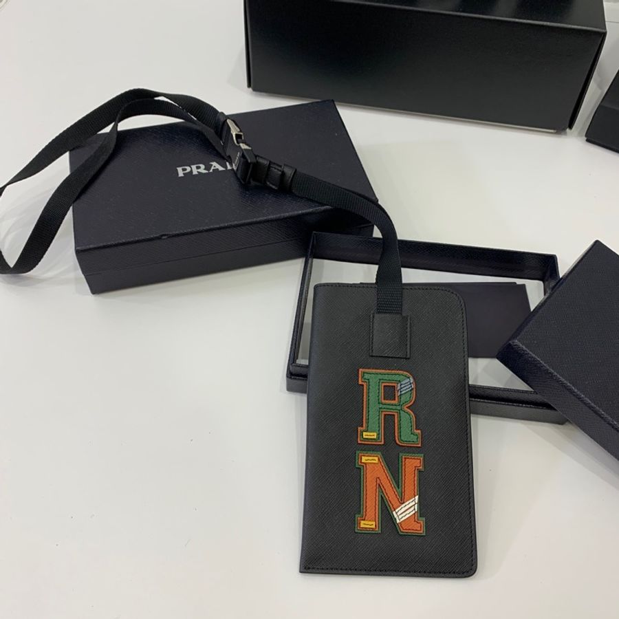 prada 黑 防刮牛皮 十字紋 掛頸 卡包 卡夾 證件夾 證件套 手機包 斜背包-5