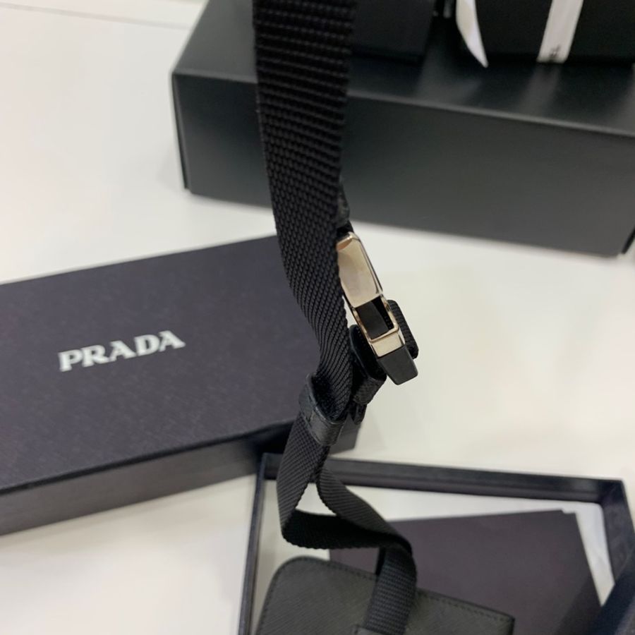 prada 黑 防刮牛皮 十字紋 掛頸 卡包 卡夾 證件夾 證件套 手機包 斜背包-14
