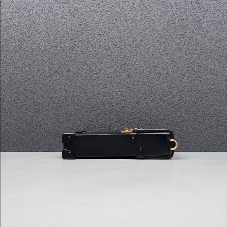 LV黑色epi水波紋trunk vertical手機包-4