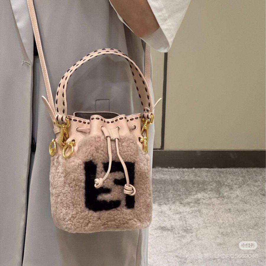 超可愛❤️99新✨ #Fendi #芬迪 #水桶包 #mini #毛茸茸-0
