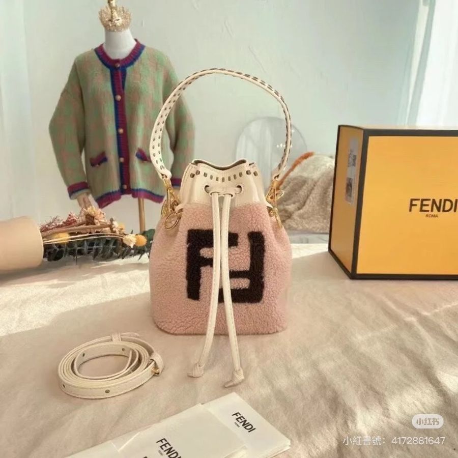 超可愛❤️99新✨ #Fendi #芬迪 #水桶包 #mini #毛茸茸-2